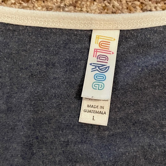 Lot of two LuLaRoe tops - Picture 2 of 3